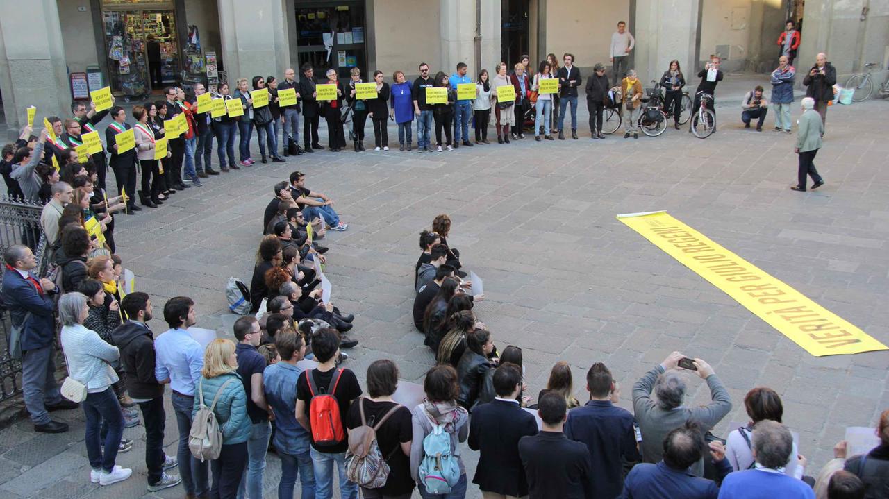 Il flash mob in piazza del Comune