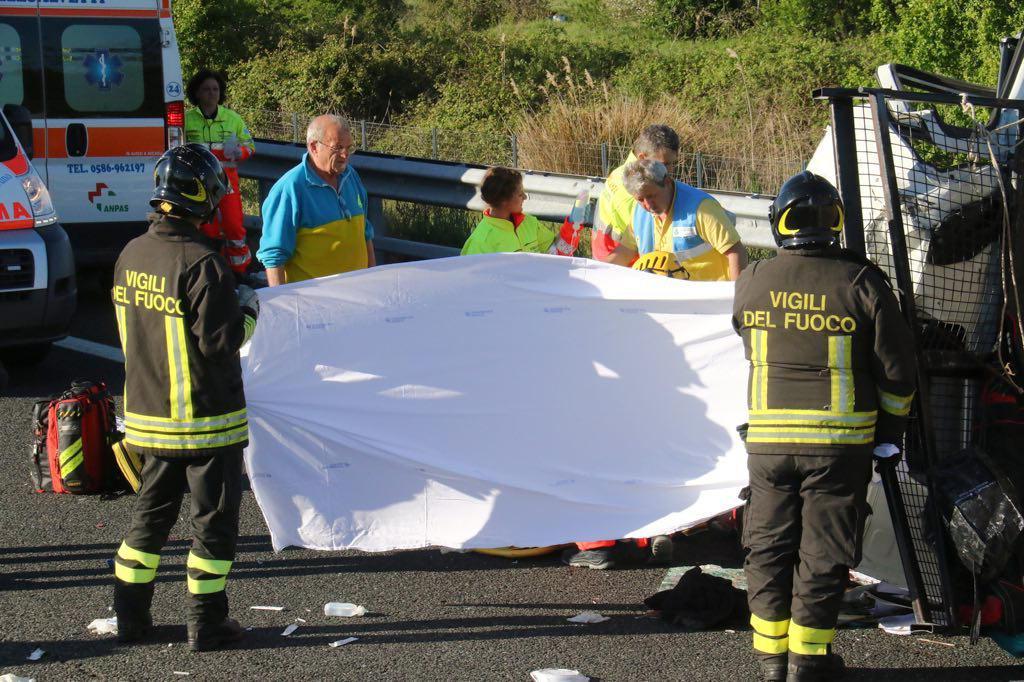 Il soccorso al ferito grave (Marzi/Pentafoto)