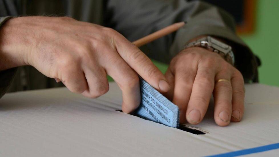 Straordinari elettorali, è polemica