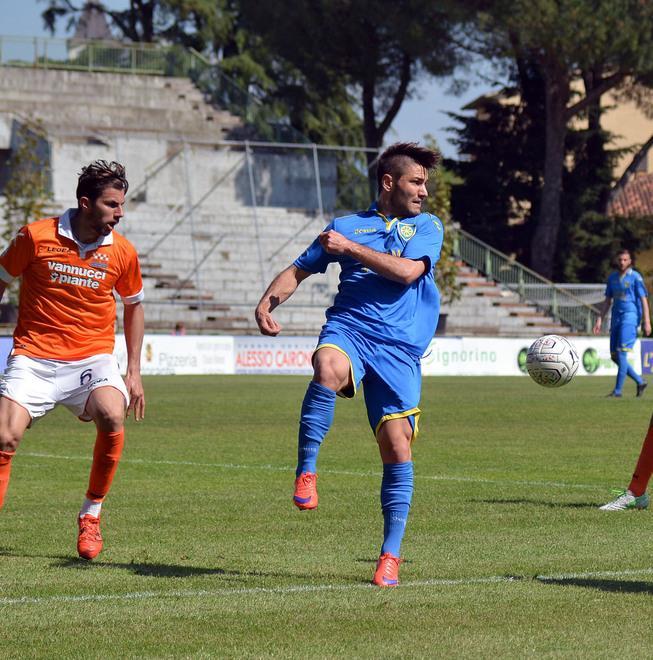 Il lutto irrompe anche in casa Carrarese 