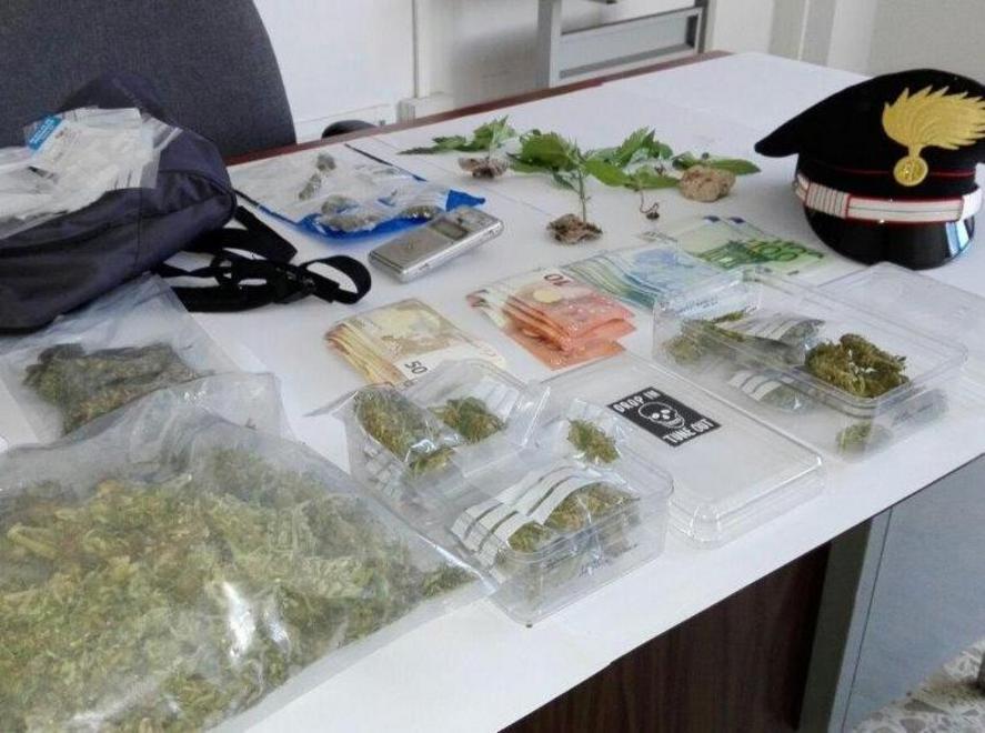Mezzo chilo di marijuana in casa, arrestato 