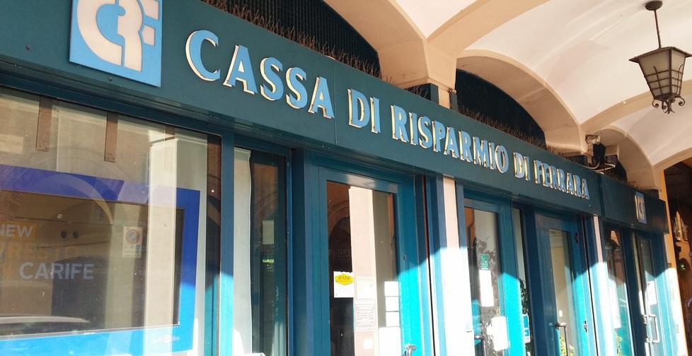 Rapina lampo: fuggono con 17mila euro 