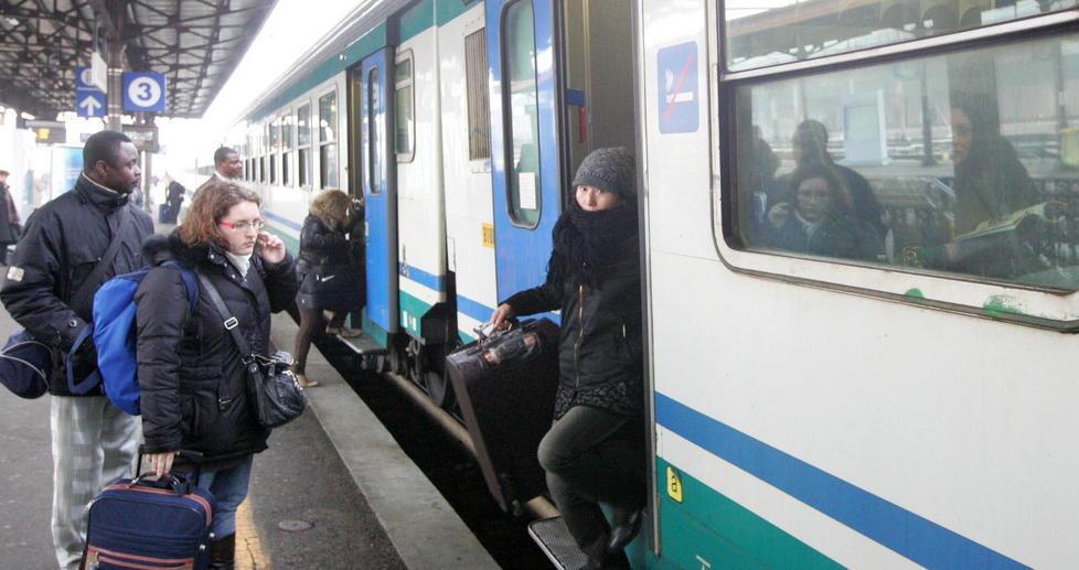 A 7 anni scappa da scuola e sale sul treno 