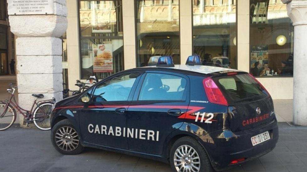 Rapinato in piazza dalla baby-gang