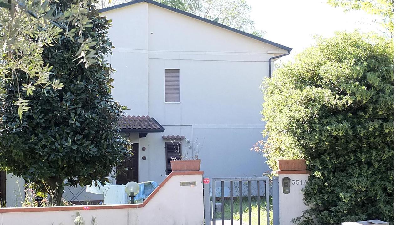 La struttura per anziani abusiva (foto Renzullo/Muzzi)