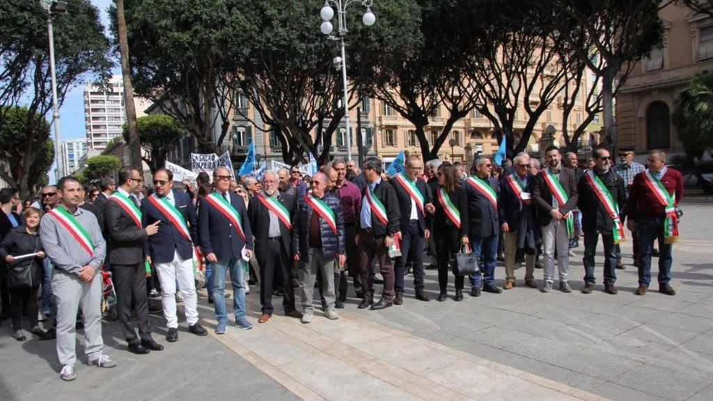 I sindaci in marcia a Cagliari per difendere gli ospedali di Muravera e Isili (foto Alessandro Bulla)