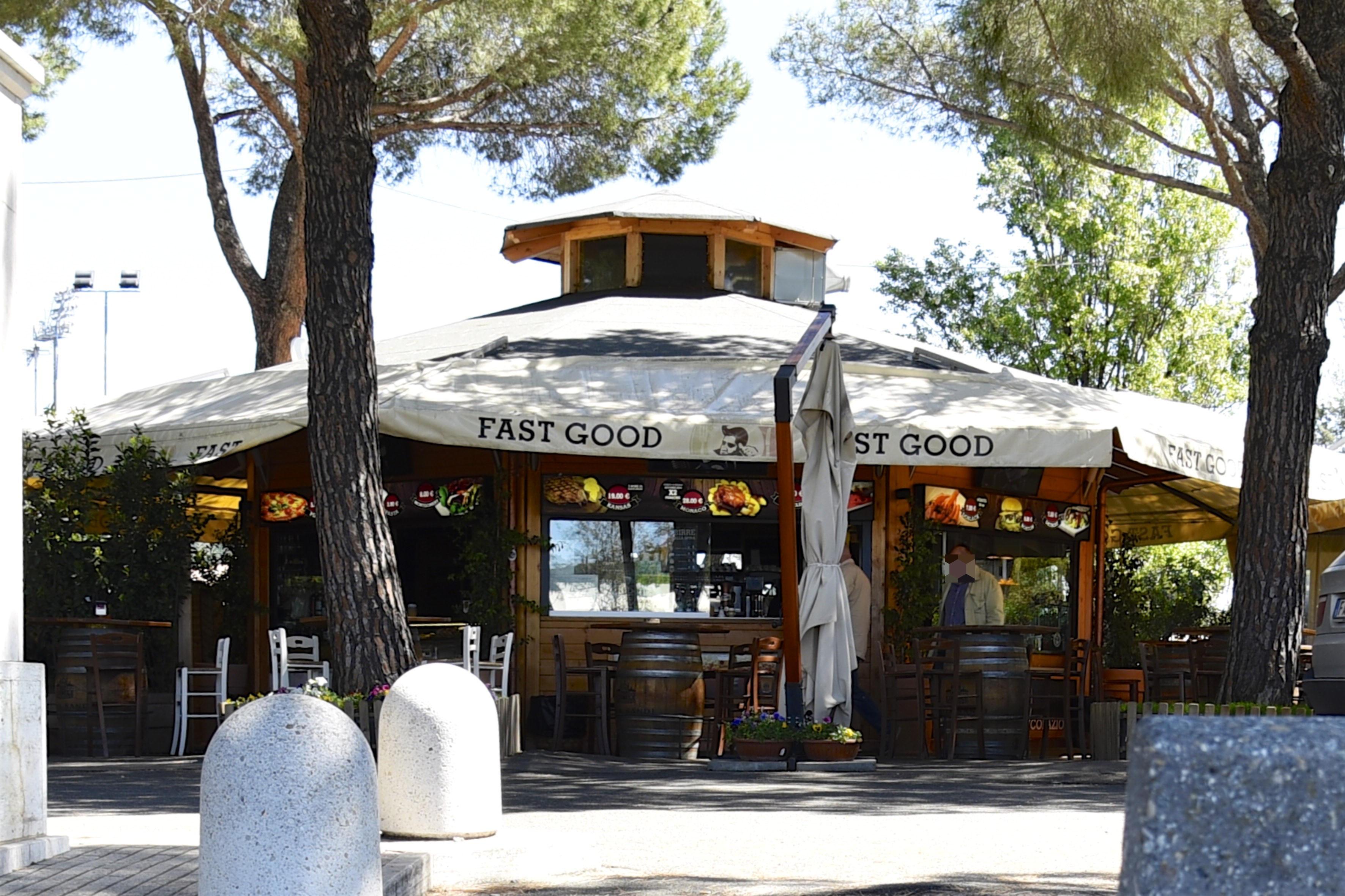 Il chiosco di Joe Panino in piazza Donatello (Foto Bf) 