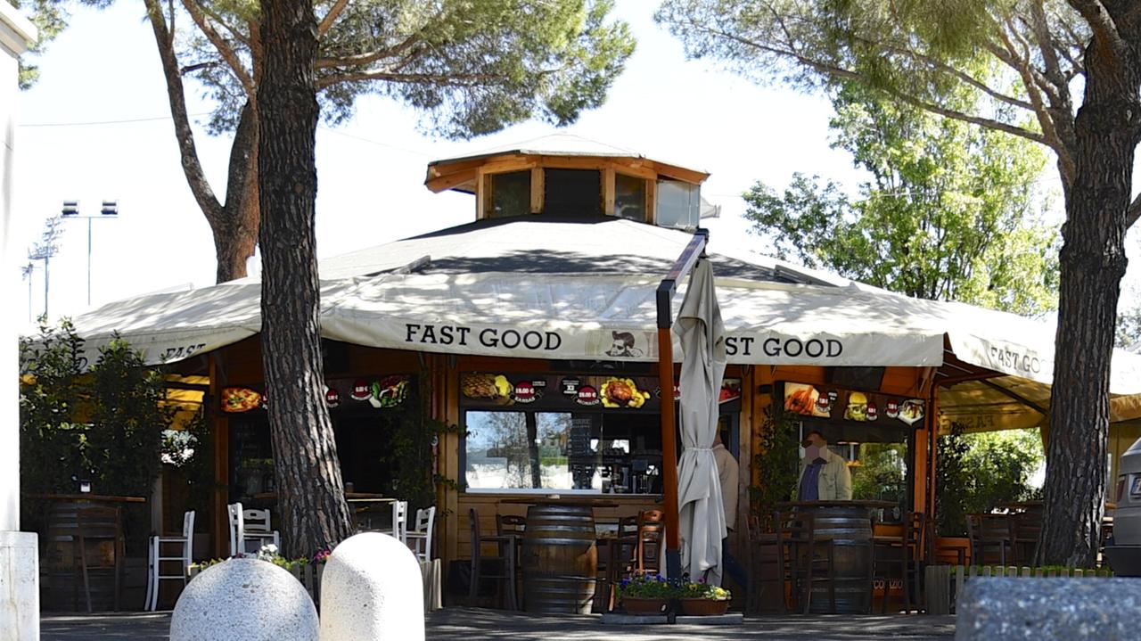 Il chiosco di Joe Panino in piazza Donatello (Foto Bf)
