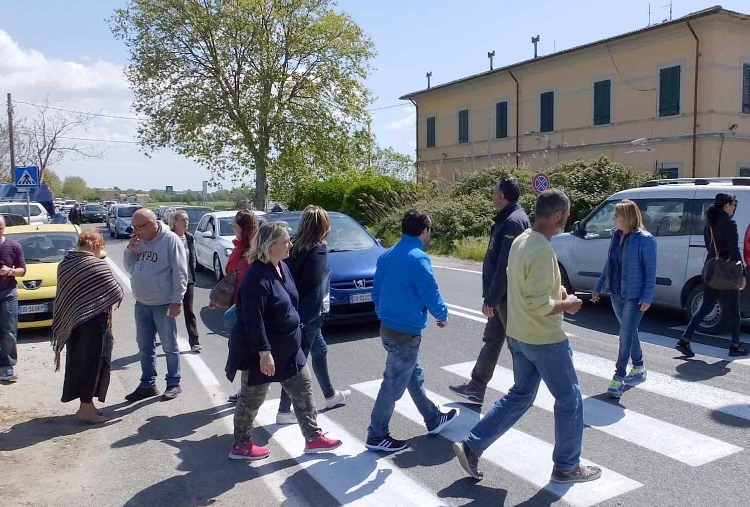 Un momento della protesta (foto Fabio Muzzi)