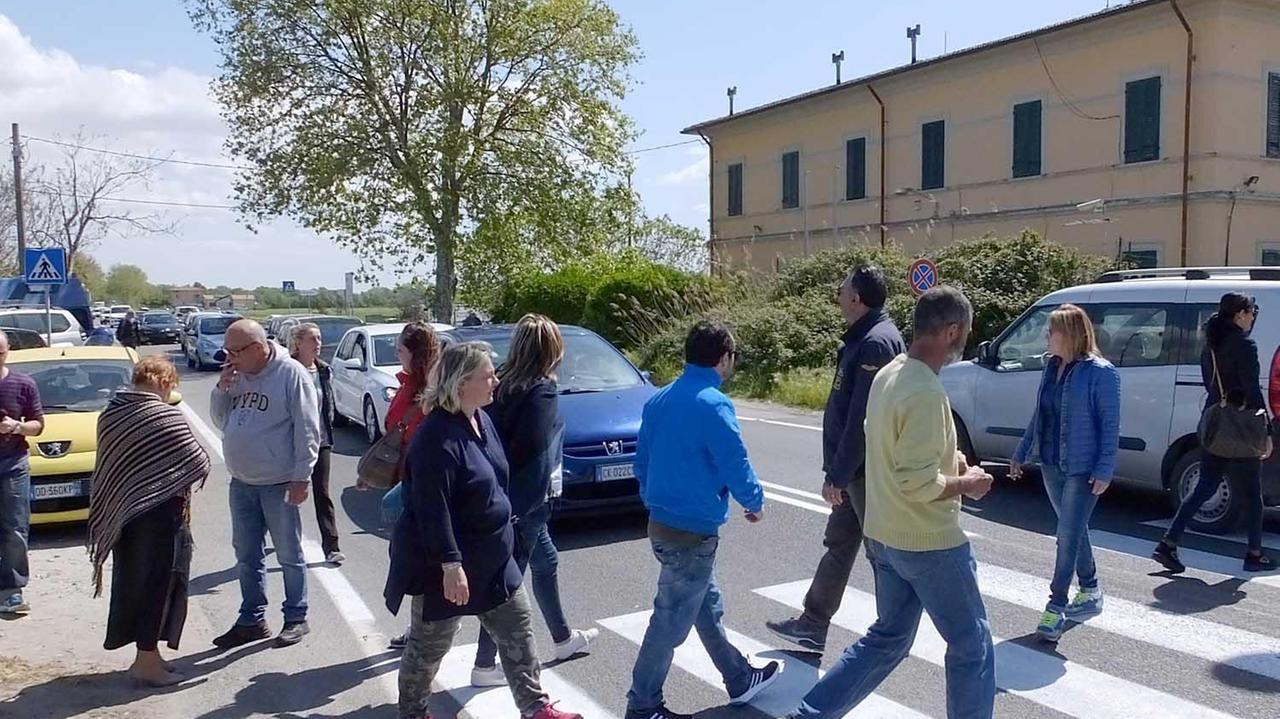 Un momento della protesta (foto Fabio Muzzi)