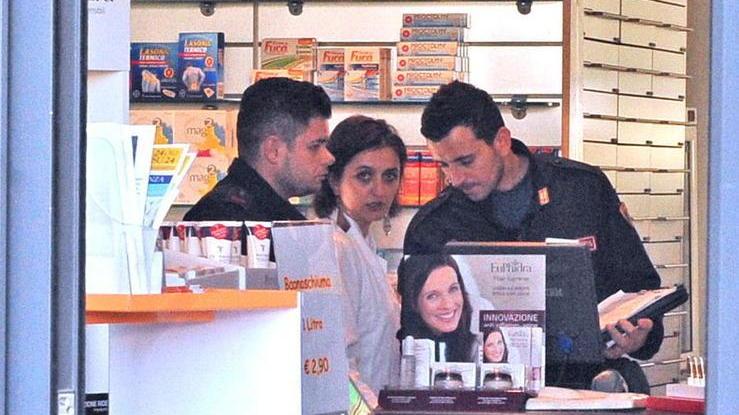 Fa il colpo in farmacia e si dilegua in bicicletta