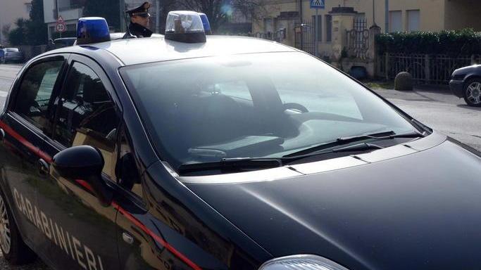Viene derubato dei pantaloni mentre lavora