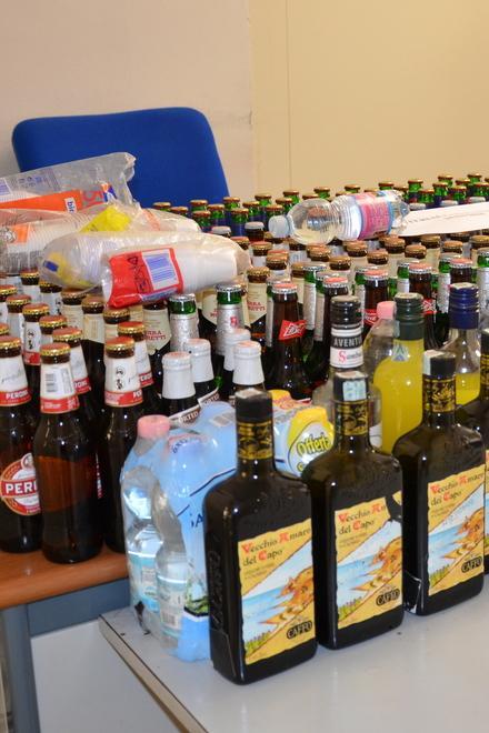 Stop agli abusivi chiudete alle 21 i minimarket 
