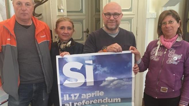 «Andate a votare» Nogarin incontra il comitato del Sì