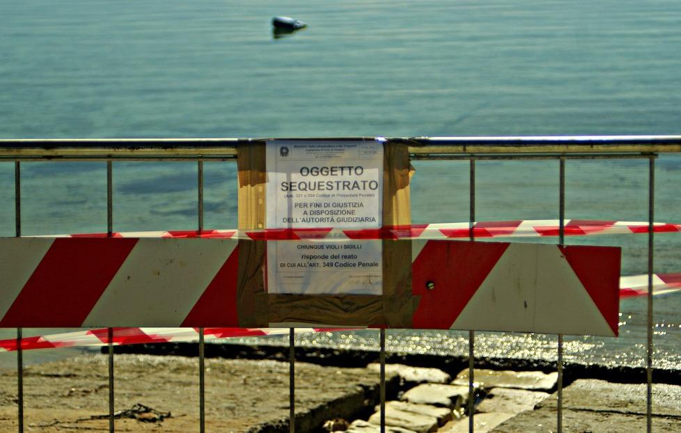 Concessione scaduta, la Guardia costiera sequestra un molo 