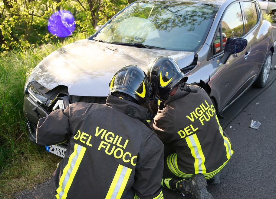 In un’ora 3 incidenti Sei auto, una moto e cinque all’ospedale