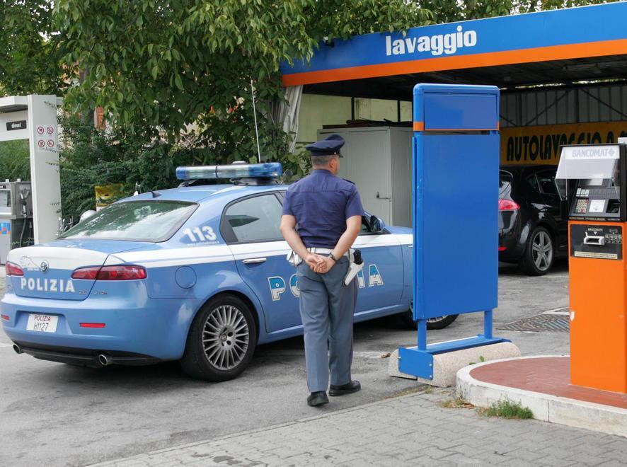 Lezione anti-rapina, la polizia di Stato incontra i benzinai