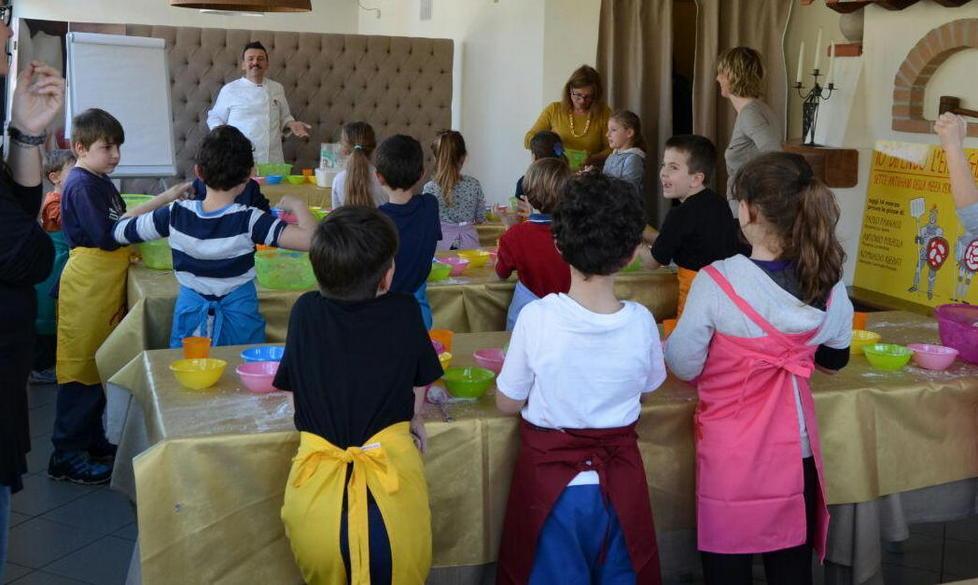I piccoli studenti a scuola di pizza