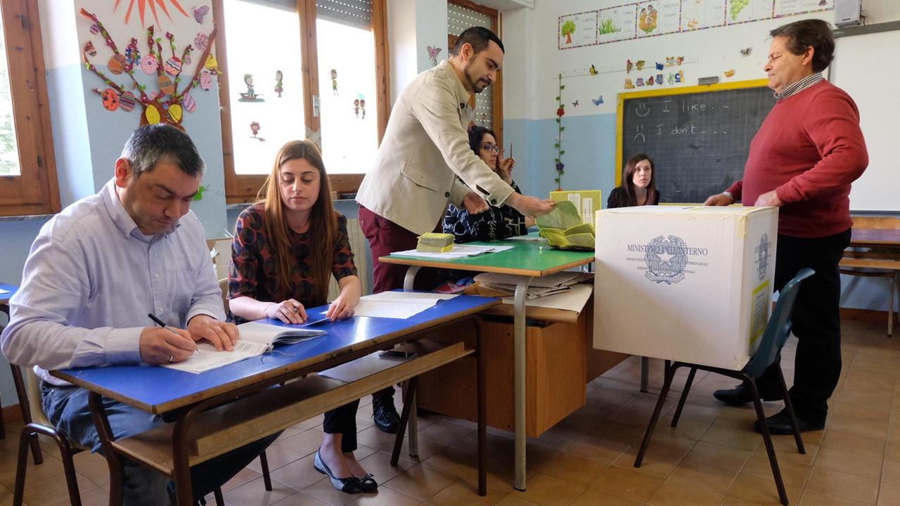 Seggio elettorale a Cagliari (foto Pili/Rosas) 