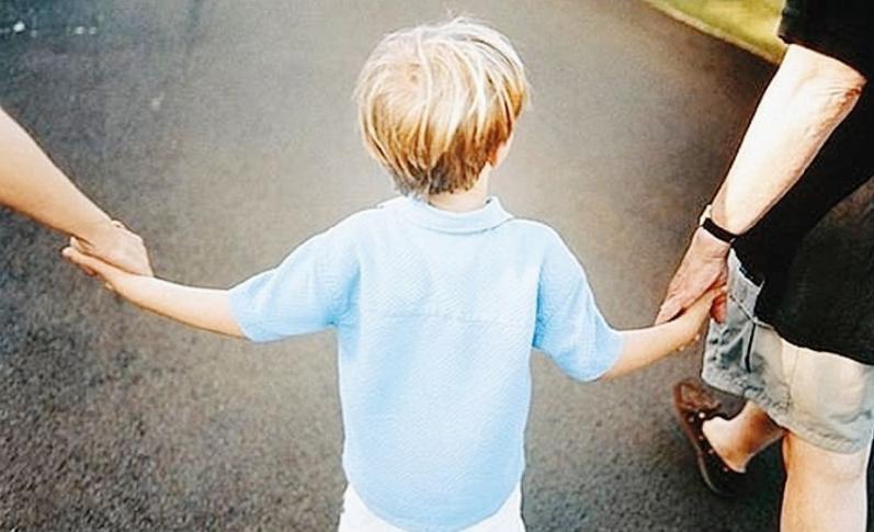 Sassari, l’odissea di due genitori: da un anno in lotta per vedere il figlio 