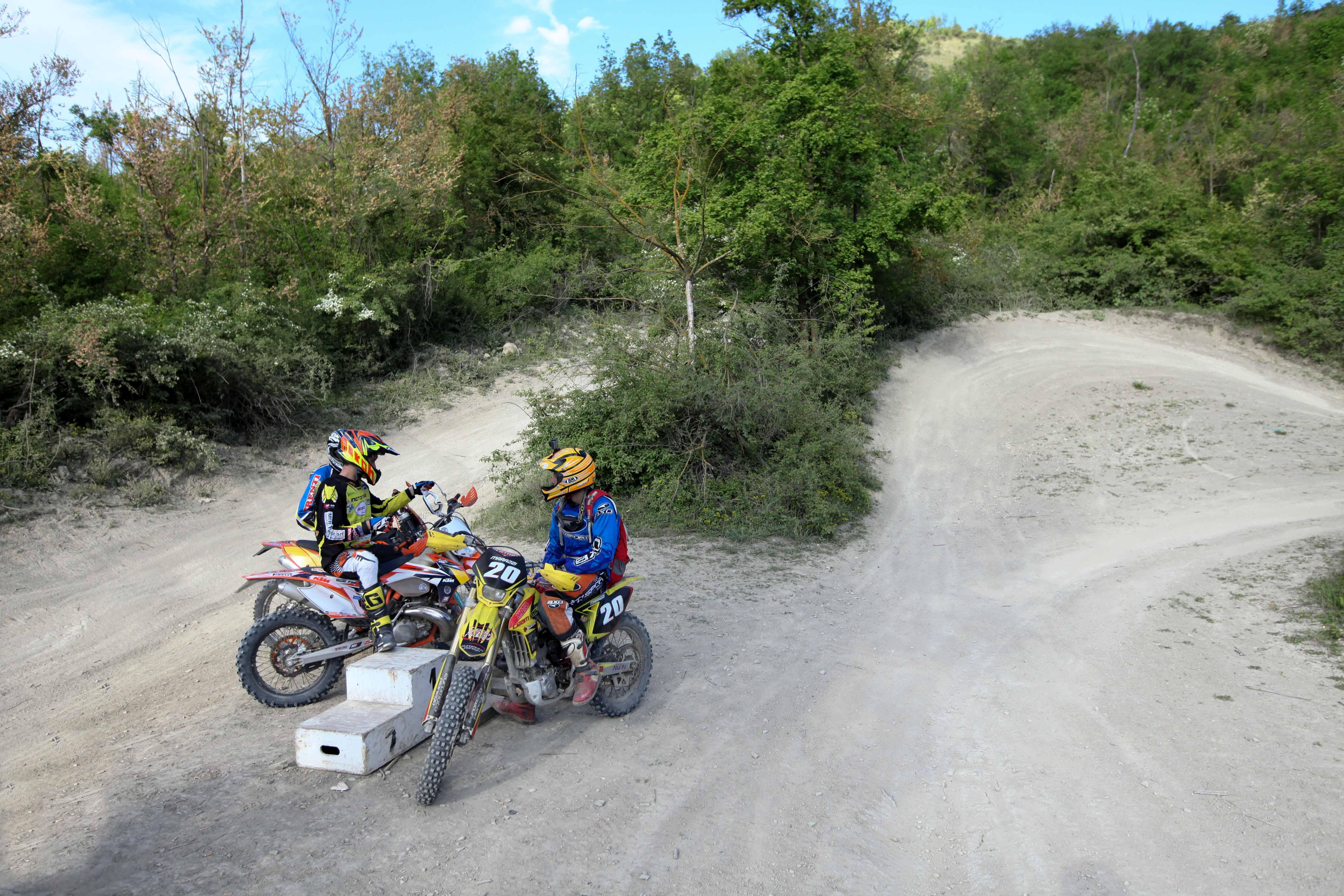 Cade con la moto da cross, grave un 52enne
