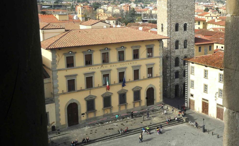 Una veduta dall'alto della Prefettura in piazza Duomo (Foto Gori)