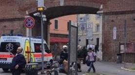 Porta Corsica e le risse del sabato sera Volano bottiglie, un ferito in ospedale
