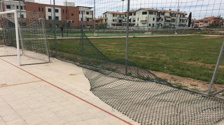 Vandali e degrado ai campi sportivi