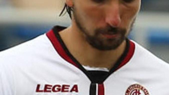 Sulle maglie il logo dedicato a Morosini