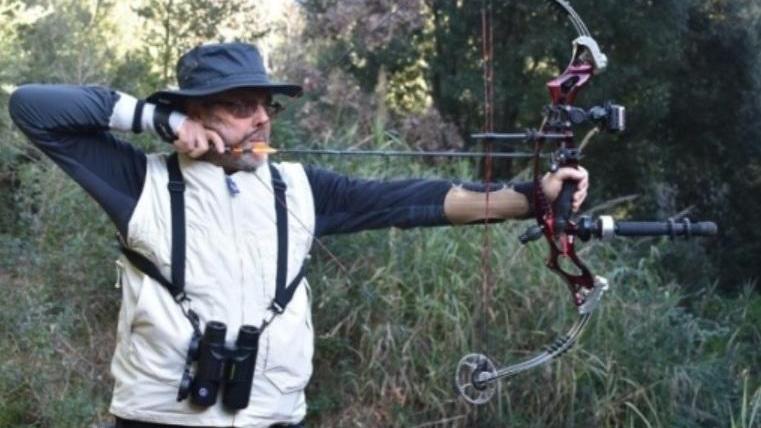 Rubano la borsa con l’arco al campione Roberto Idà