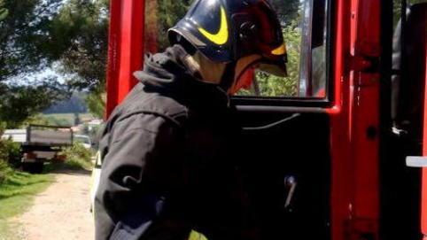Annesso distrutto dalle fiamme