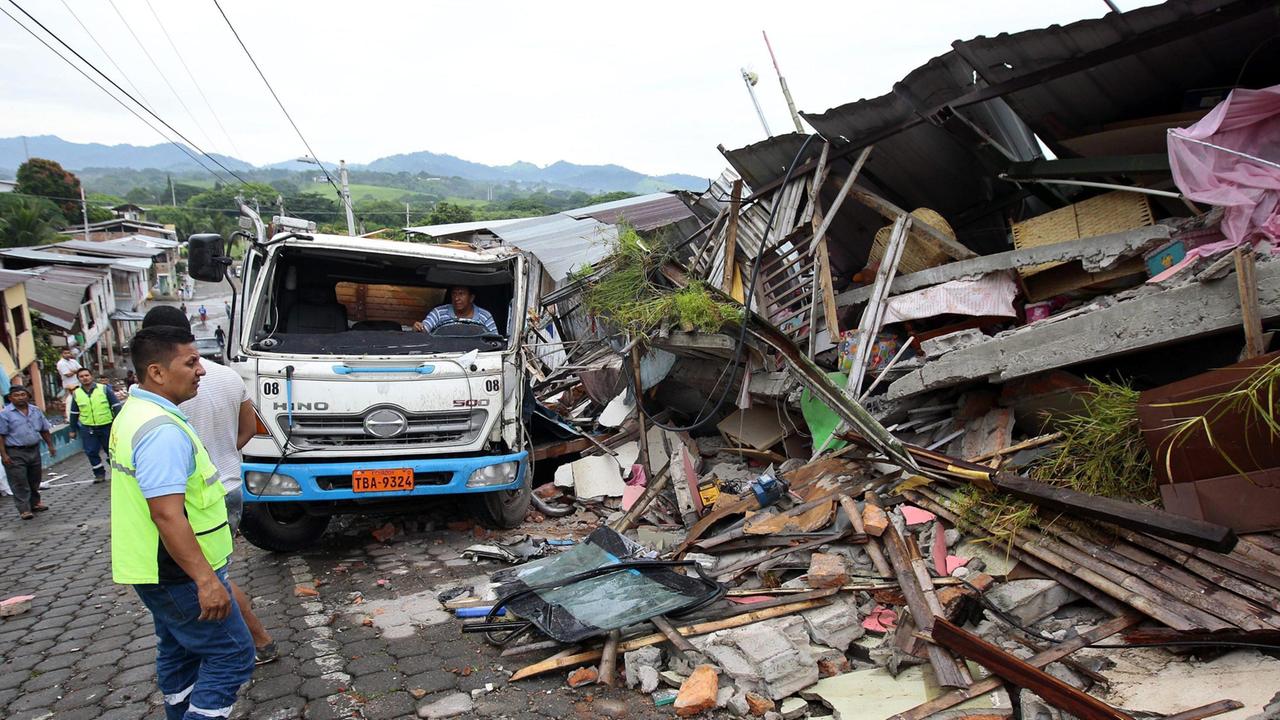 Un'immagine del terremoto in Ecuador