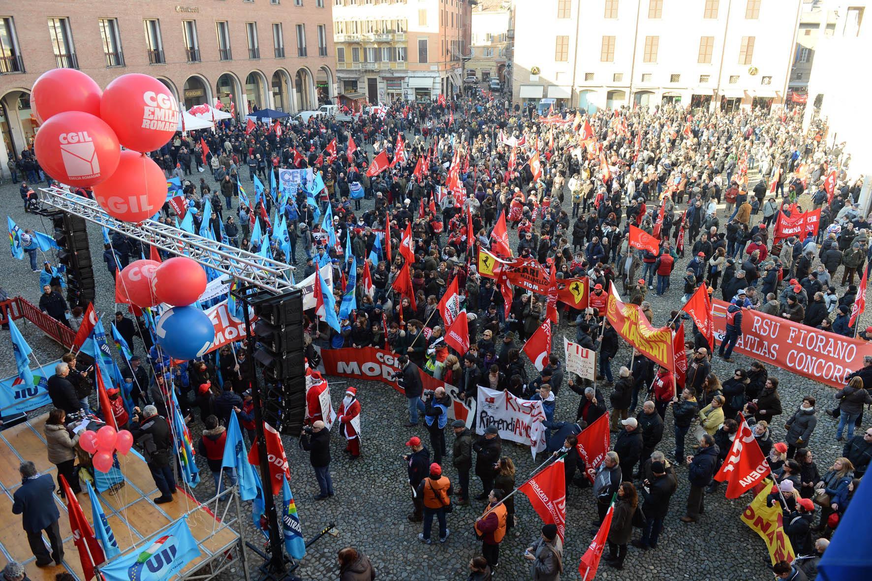 Sciopero per le tute blu di Modena (immagine d'archivio)