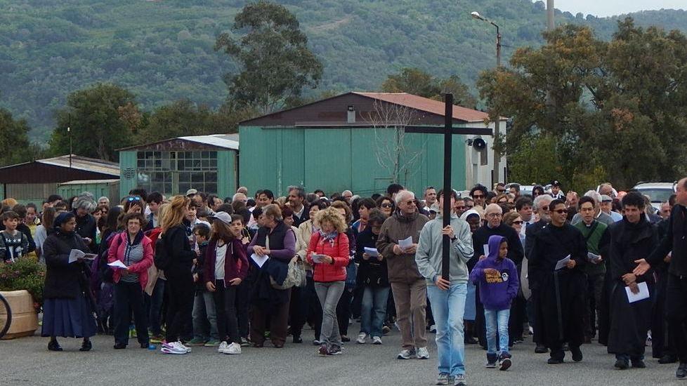 Centinaia di fedeli in festa