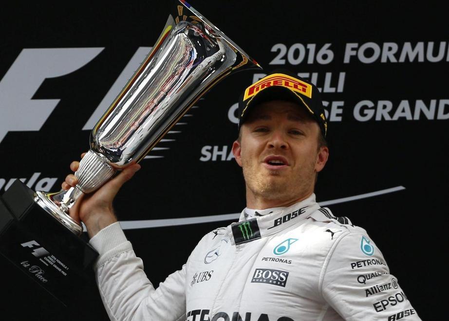 Rosberg “re” anche in Cina Ferrari, sportellate e podio 