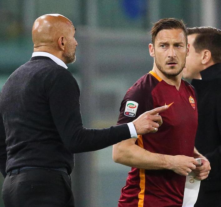 Totti segna, poi litiga ancora con Spalletti 