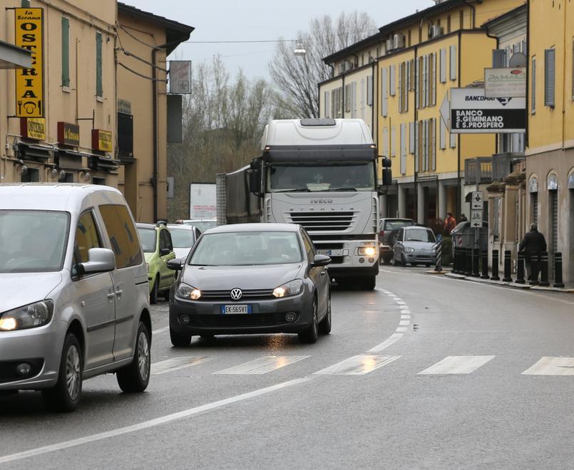 Via Vignolese e il “nodo” strisce pedonali