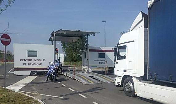 Stakanovisti dei Tir: multe e camion irregolari Pioggia di multe a Modena