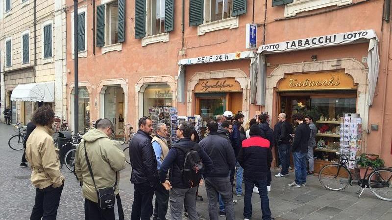 Tifosi in fila fin dall'apertura della prevendita per Spal-Arezzo