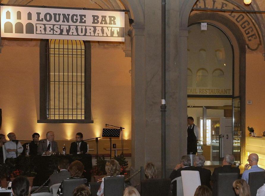 Apertura dopo l’estate per il Caffè delle Logge 