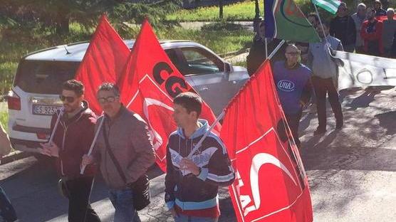 Regione, ultimatum a Locatelli «Ora ritirate i licenziamenti»