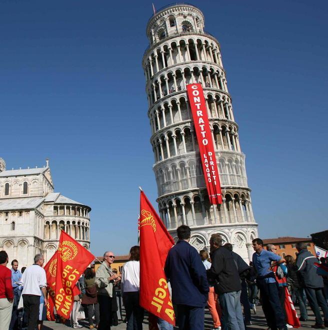 Le tute blu vanno in corteo per smuovere il contratto 