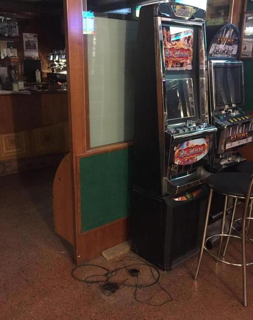 In un minuto svaligiano il bar Catelli 
