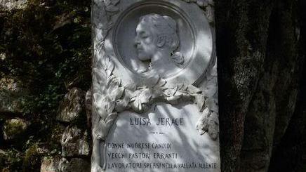 Al monte Ortobene restaurata la lapide per Luisa Jerace