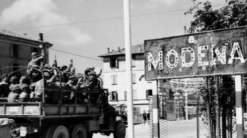 Modena ricorda i caduti: cerimonie ai cippi nei quartieri