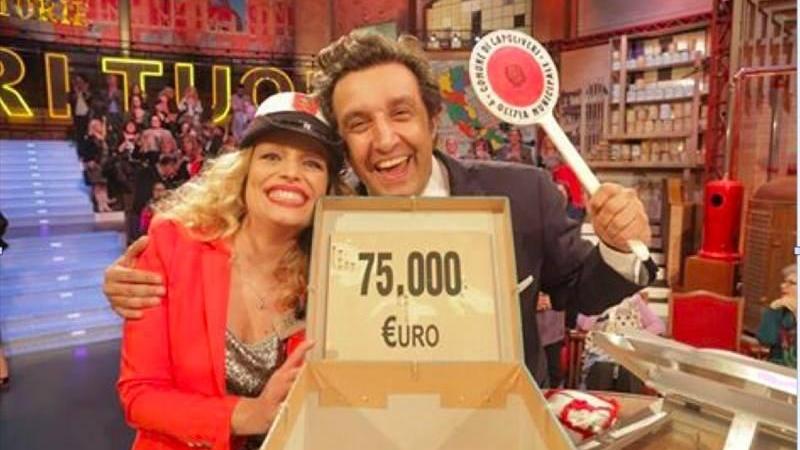 Emma Feole con Flavio Insinna ad Affari tuoi