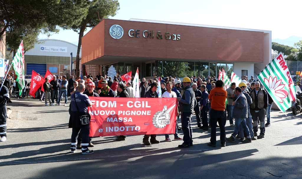 La protesta davanti ai cancelli del Nuova Pignone