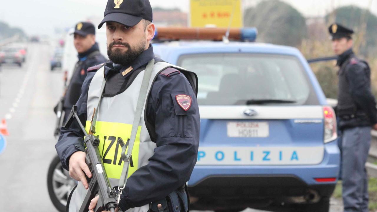 Un posto di blocco della polizia stradale (foto d'archivio)