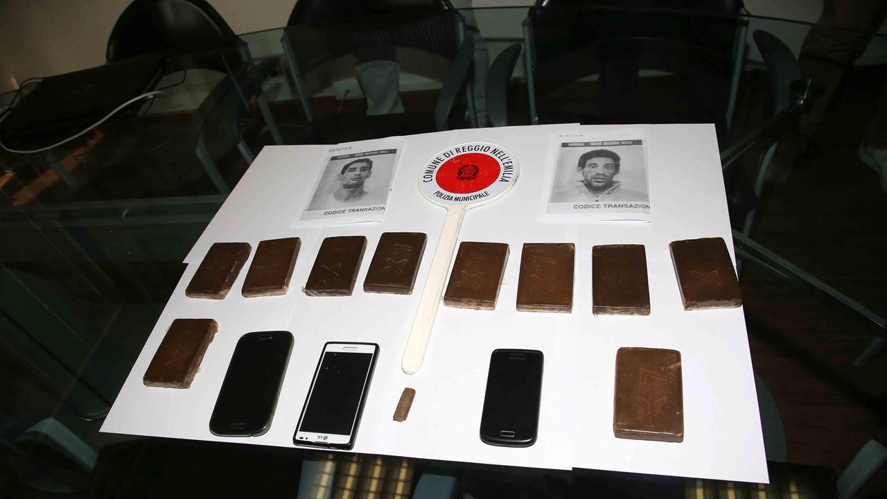 Droga, due arresti a Fogliano: sequestrato un chilo di hascisc
