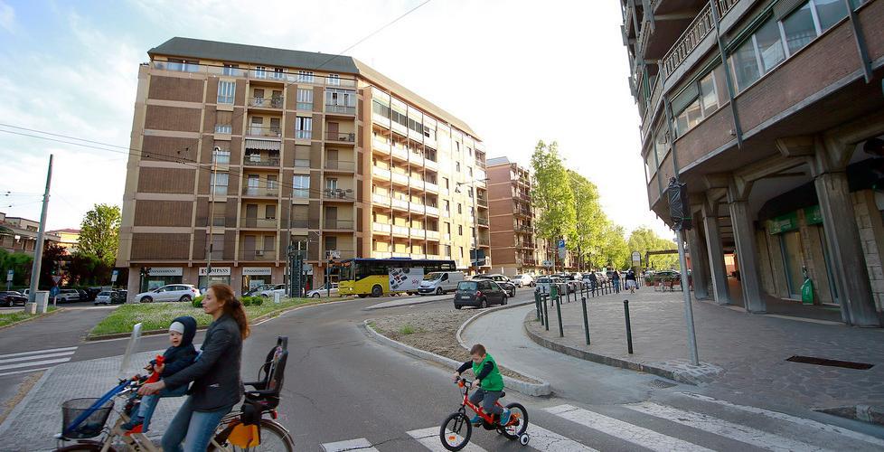Via Giardini a Modena, 650mila euro per una ciclabile irregolare 
